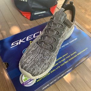 Men’s Sketchers size 10.5